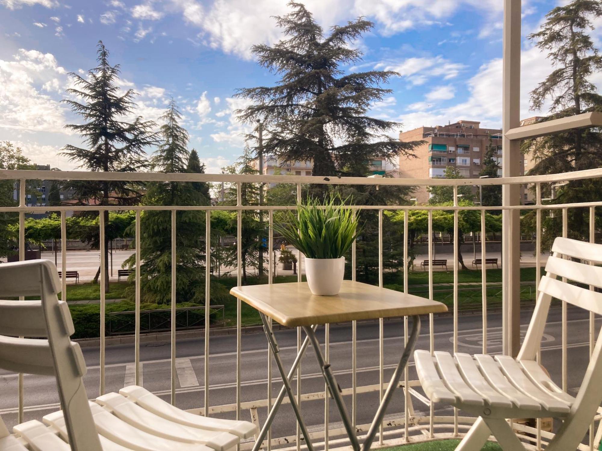 Luninoso Y Practico Apartamento En El Centro Con Amplio Parking Incluido Granada Exteriör bild